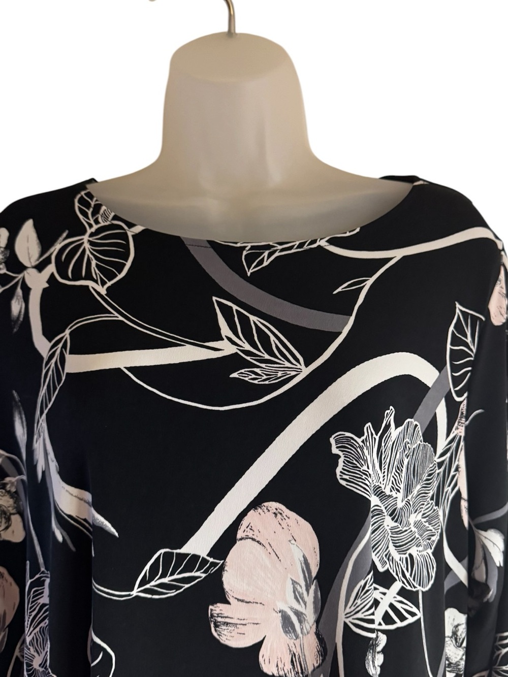 Alfani Black Floral Top w/Soft Blush & Gray Accents PLUS: 2X #M - Picture 2 of 8